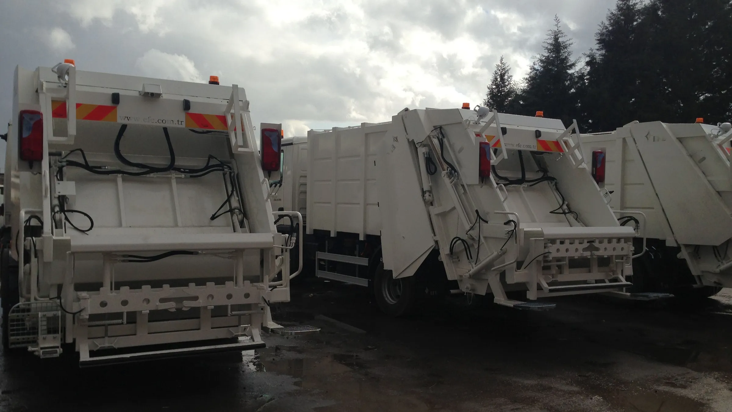 Waste collection compactors fitted with a Dimma weighing system