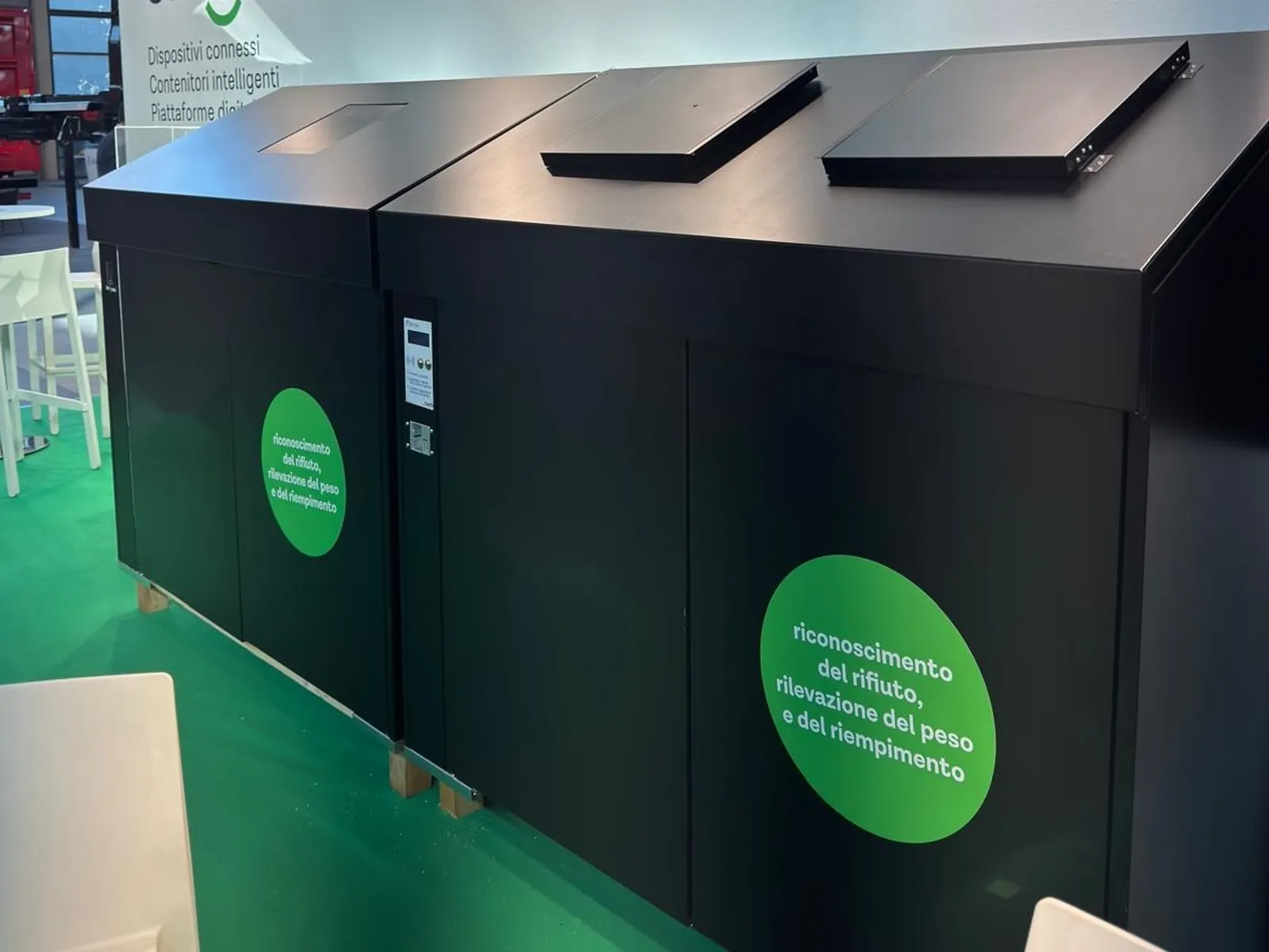 Recycling islands with waste recognition and weight detection